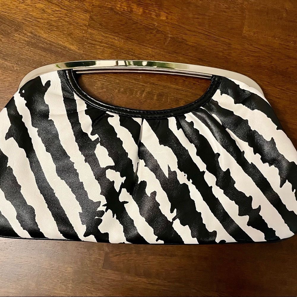 Express Zebra Clutch - Picture 2 of 5
